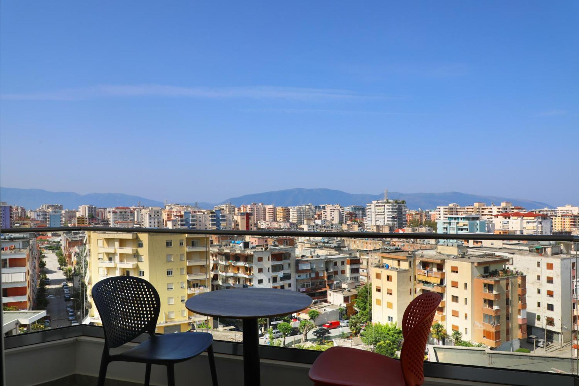 Hotel Vd Roleks Vlorë Exteriör bild