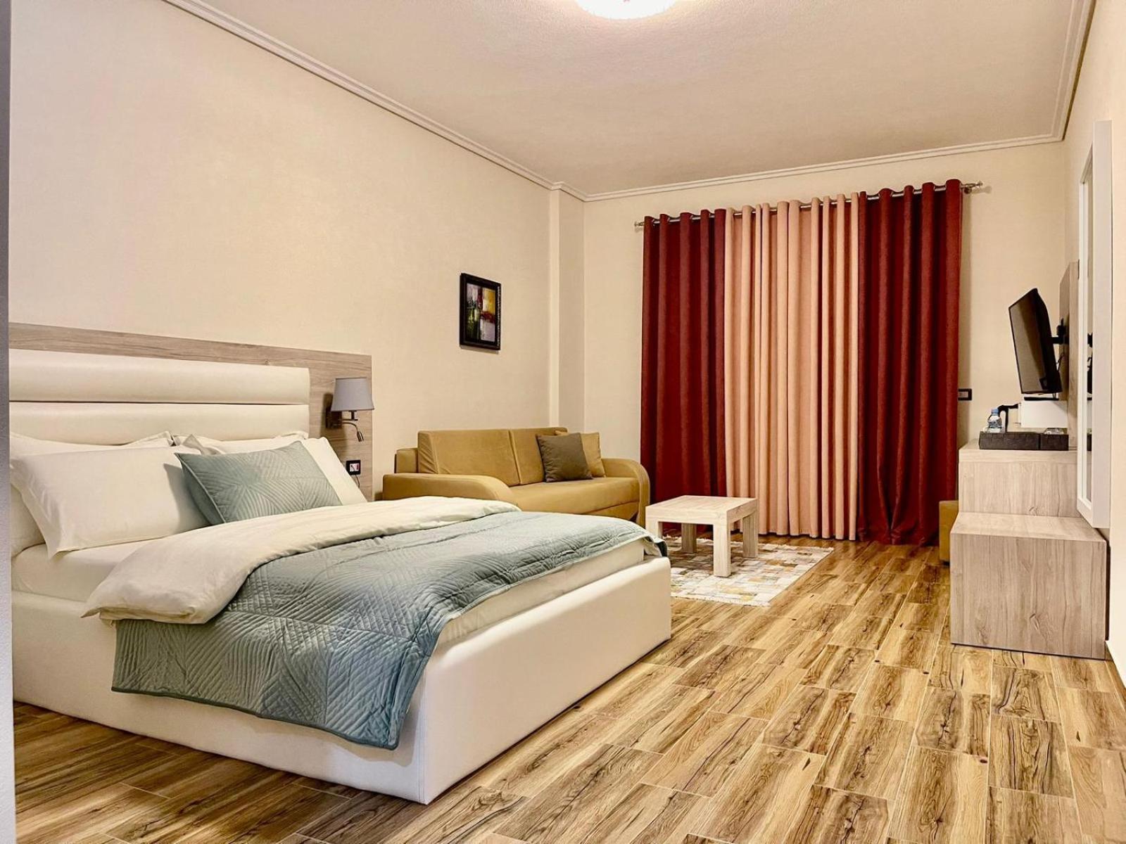 Hotel Vd Roleks Vlorë Exteriör bild
