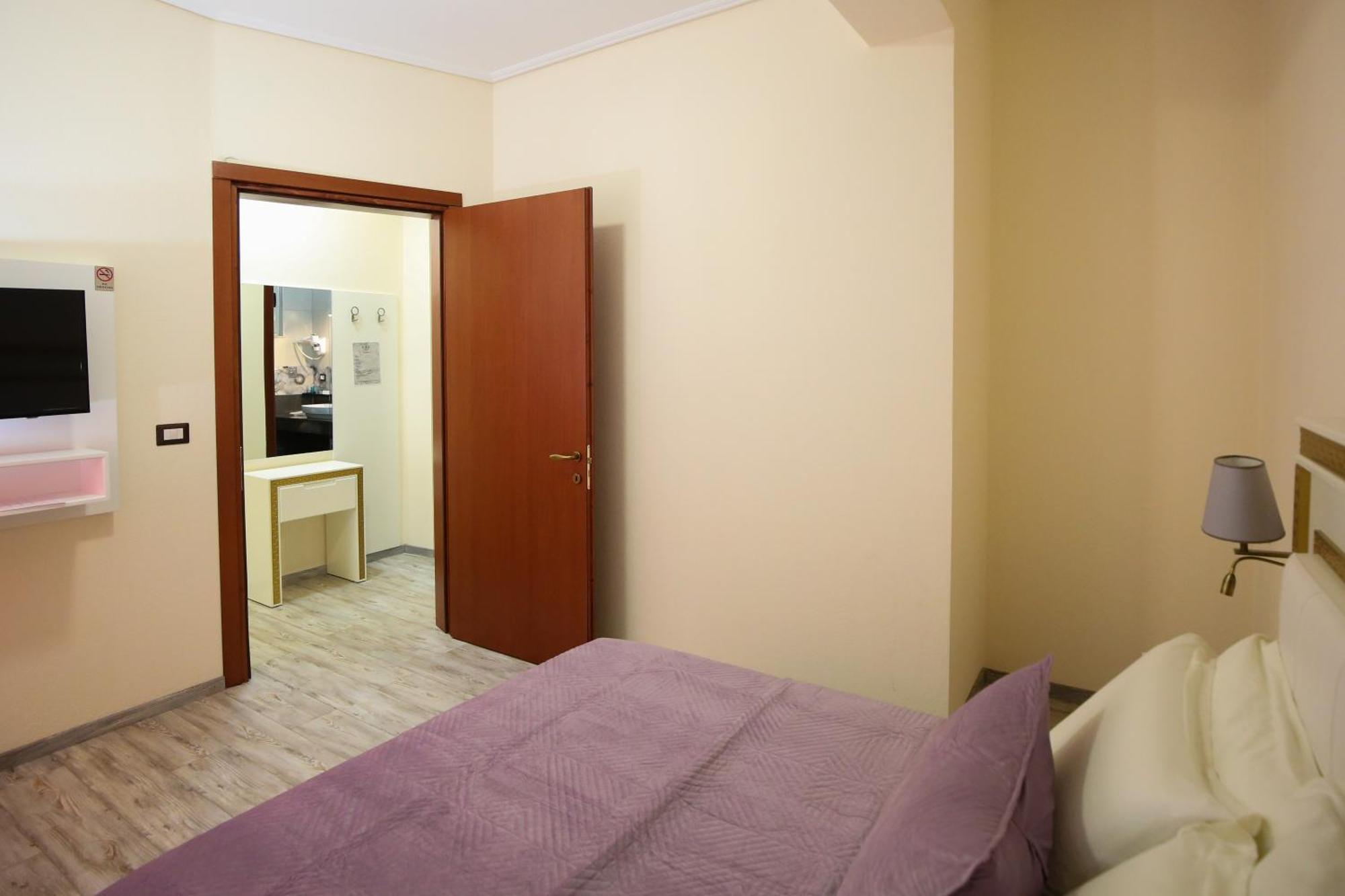 Hotel Vd Roleks Vlorë Rum bild