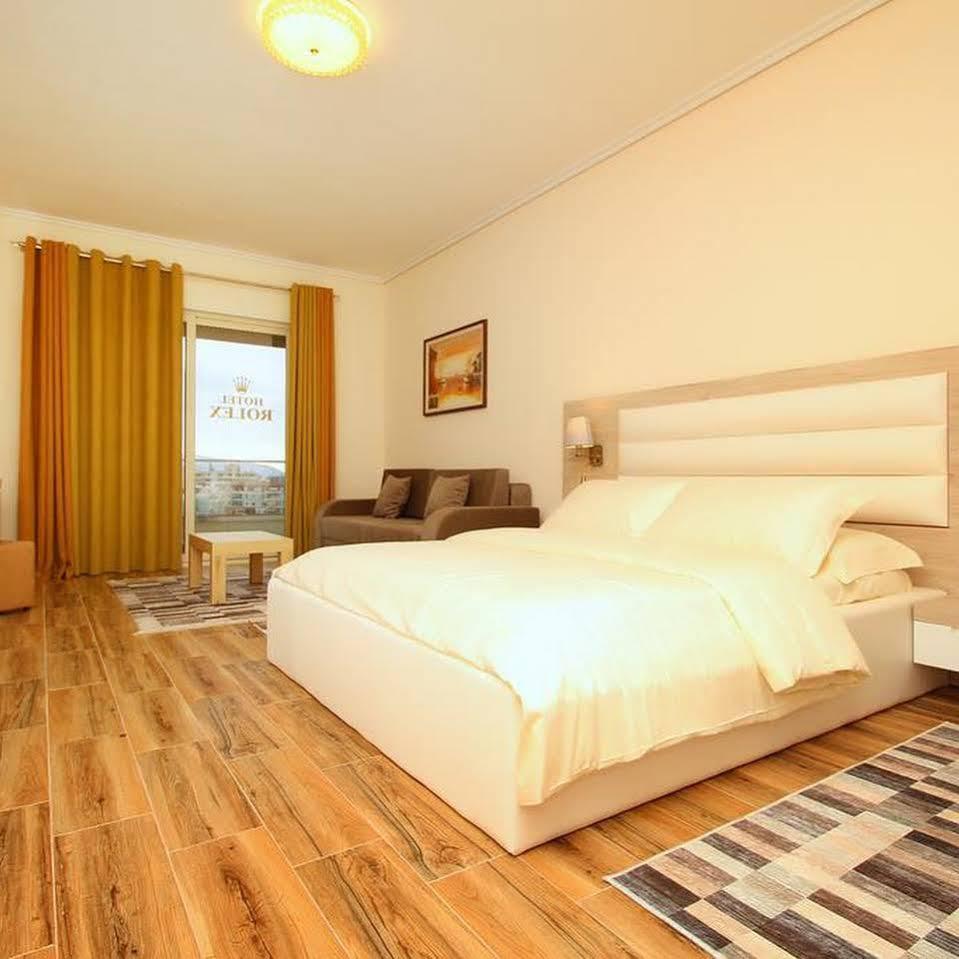 Hotel Vd Roleks Vlorë Exteriör bild